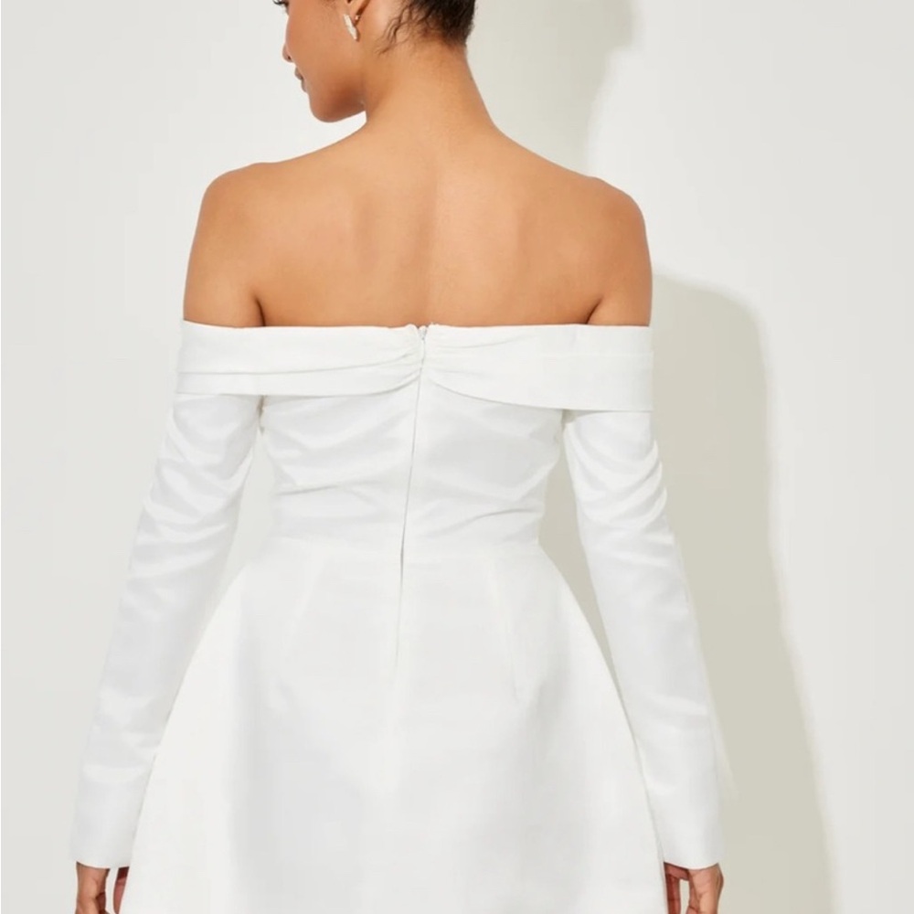 Elegant White Long Sleeve Dress